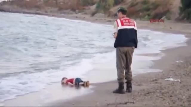 Drowned Aylan Kurdi and his brother Galip \ Утонувшие Айлан Курди и его брат Галип смотреть онлайн