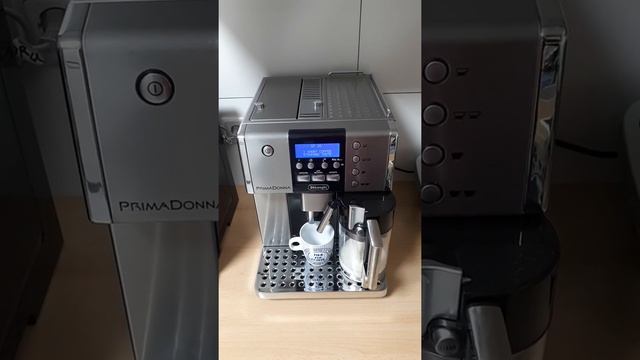 Кофемашина DeLonghi PrimaDonna приготовление Espresso смотреть онлайн