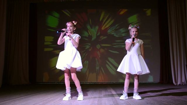 Эстрадный дуэт " Половинки" Суровцева М. Бухалова Д. - " Большой секрет" смотреть онлайн