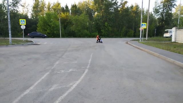 Accesstyle Storm 50s. Дал охраннику прокатиться.