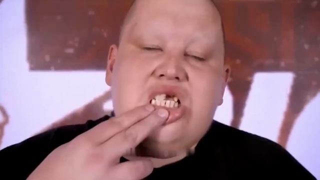 美国奇葩格斗比赛，500斤超级大胖单挑三个美女！结果被狠揍一顿满地找牙【小北格斗】 смотреть онлайн