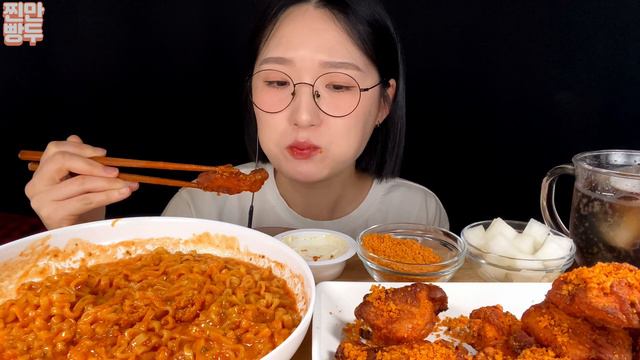 꾸덕매콤 까르보불닭볶음면에 굽네치킨 신메뉴🔥맵단짠 칩킨 먹방 Spicy Buldak Ramen & Chicken | KOREANFOOD MUKBANG ASMR смотреть онлайн