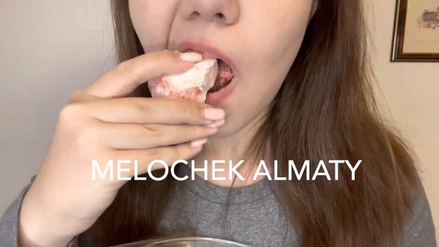Dry chalk in red dye | Сухой мел в красном красителе смотреть онлайн
