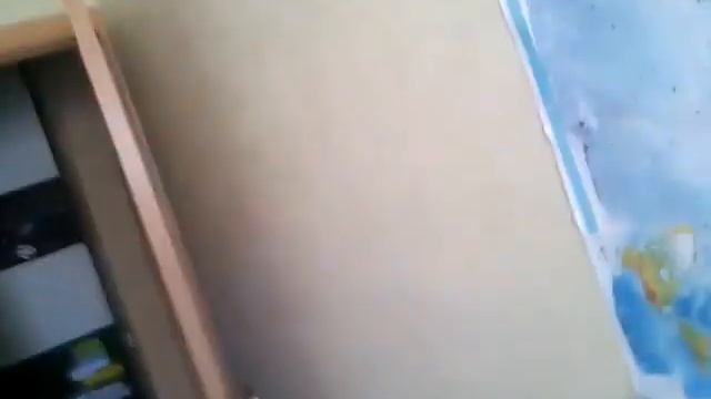 Как бросить подушку в стену. смотреть онлайн