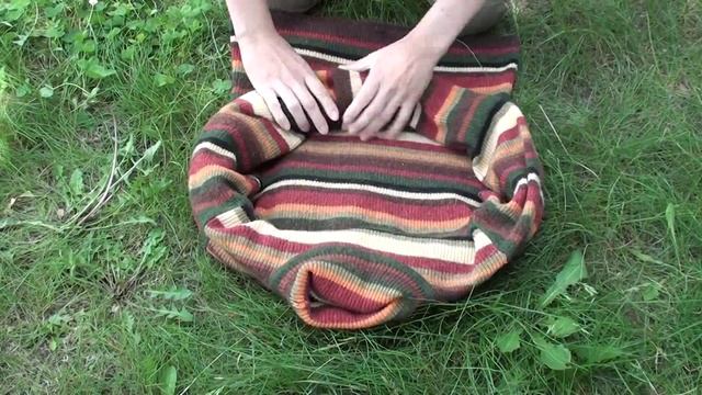 Как сделать лежанку для кота из старого свитера смотреть онлайн