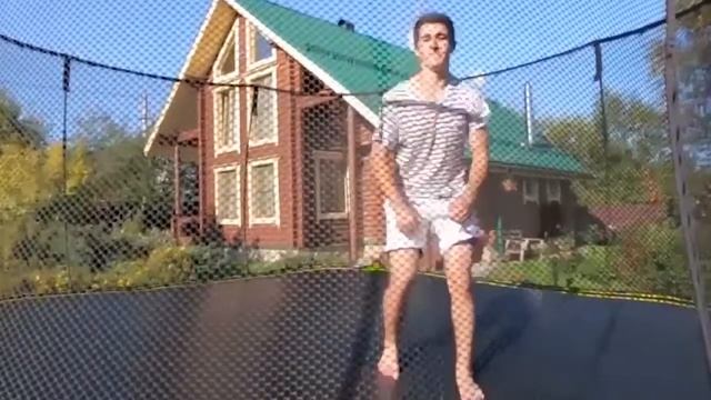 Прыжки на батуте. Боковое сальто. Обучающее короткое видео смотреть онлайн