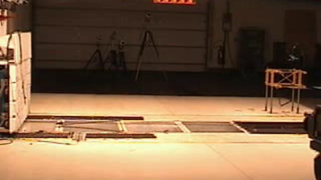 Crash Test of 2004 Toyota Sequoia 4-DR смотреть онлайн
