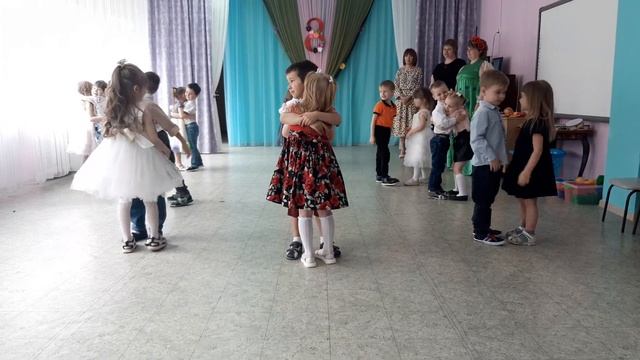 "Весёлый танец" (средняягруппа) смотреть онлайн