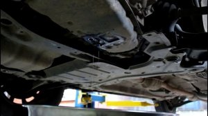 Замена масла в вариаторе 1часть  Mitsubishi ASX Мицубиси АСХ 1,8 2013 года