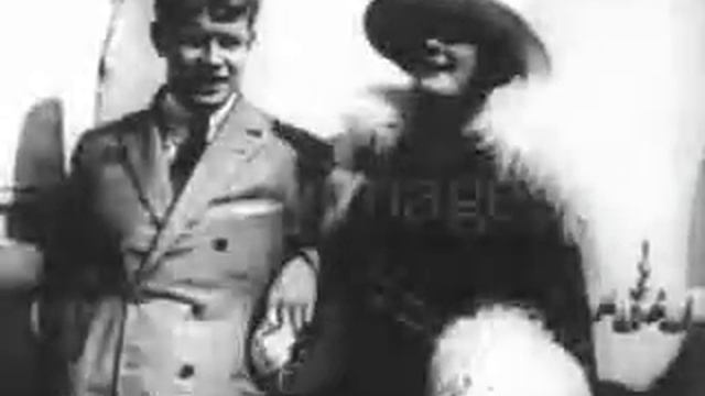 Сергей Есенин и Айседора Дункан на пароходе "Paris" 1922 г. смотреть онлайн