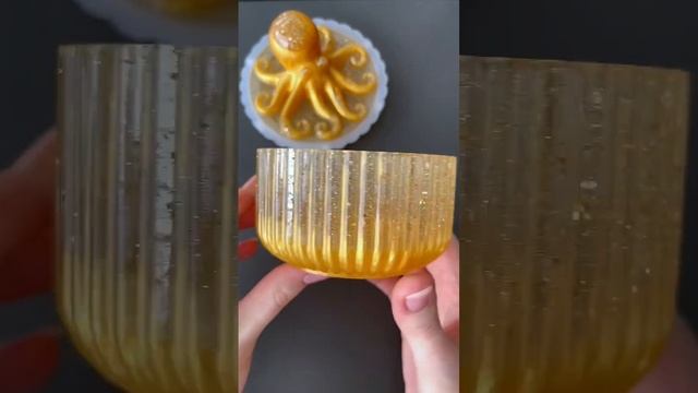 Шкатулка с золотым осьминогом из эпоксидной смолы #эпоксиднаясмола смотреть онлайн