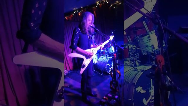 Pat mcmanus band gibson snow falcon flying v смотреть онлайн