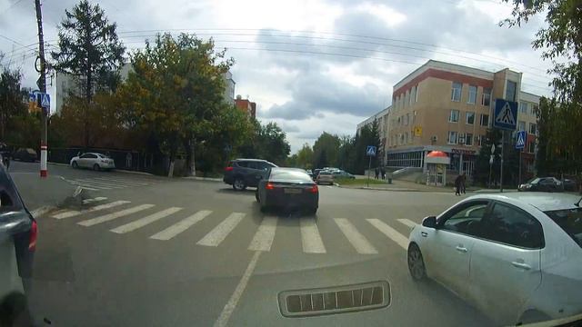 Стоянка на переходе и умышленное создание помех движению 1 смотреть онлайн