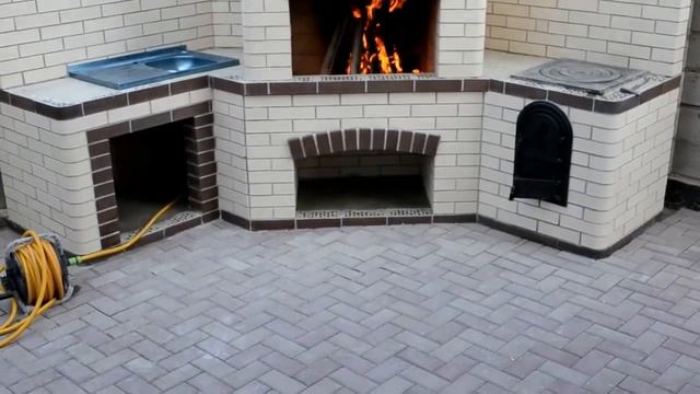 Угловая многофункциональная  уличная печь из кирпича своими руками