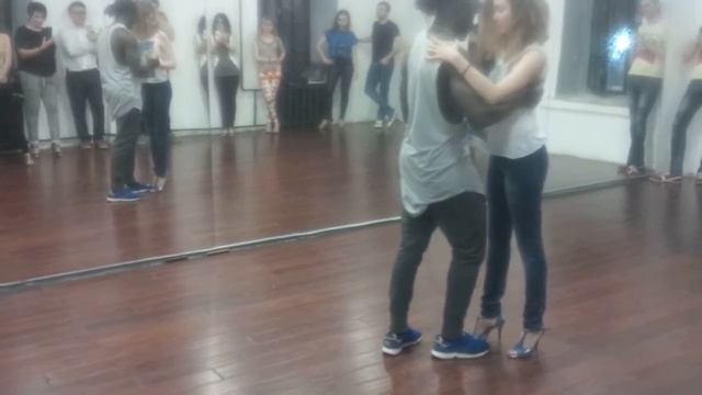 Kizomba by Frederico Pina end Dara Sundance. Mil Pasos dance classes, Moscow. Фредерико и Даша. смотреть онлайн