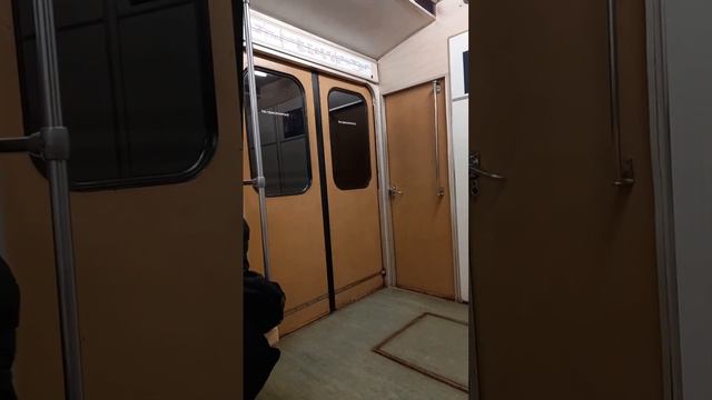 Небольшая поездка на Номерном от станции Чистые пруды до станции Лубянка СЛ смотреть онлайн