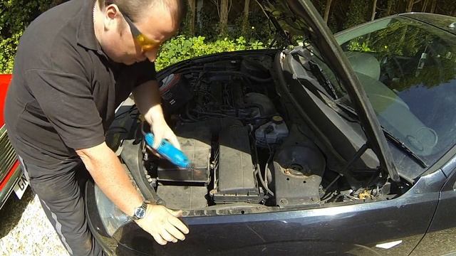 Ford Mondeo Mk3 Air Filter Change 2001 - 2007 1.8LX 2.0L смотреть онлайн