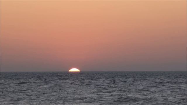 Sunset at Clearwater Beach, FL: the Sun disappears into the sea horizon in 2 minutes: HD 1080p смотреть онлайн