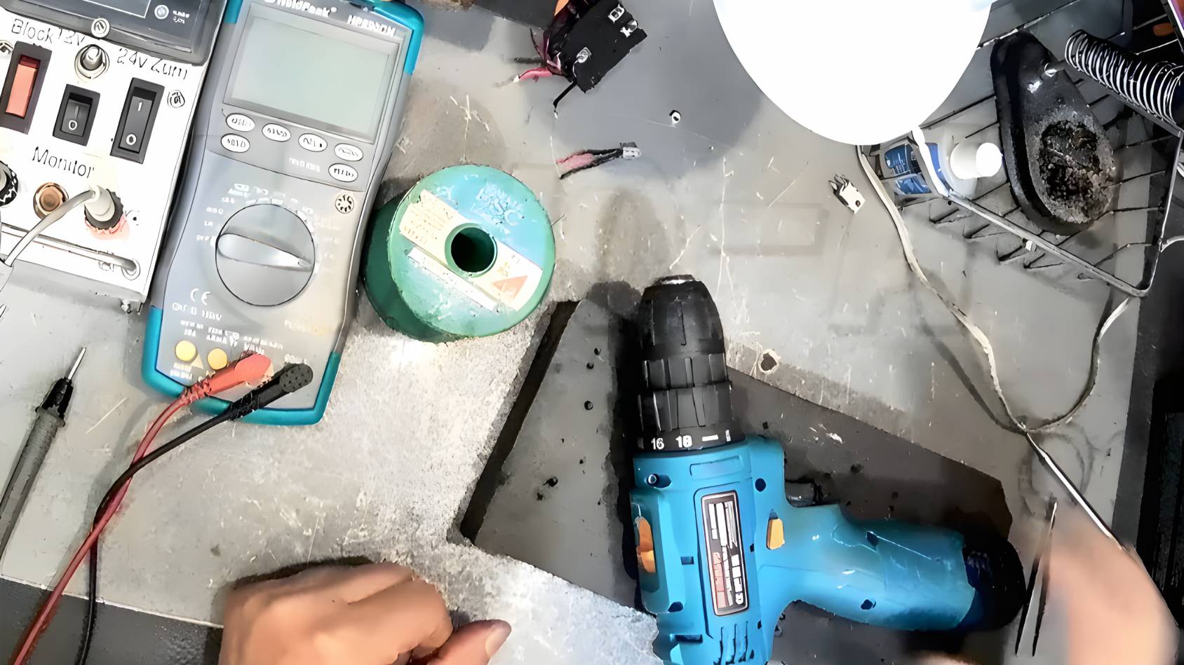 Шуруповёрт, пригодилась коробка с полезным хламом. Серия 3