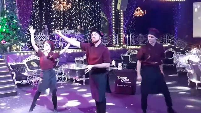 DanceGood Танцующие повара (вынос торта) смотреть онлайн