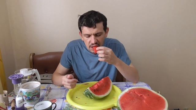 ОБЖОР НА ОЧЕНЬ ВКУСНЫЙ САХАРНЫЙ ОТЕЧЕСТВЕННЫЙ АРБУЗ ИЗ ПЯТЕРОЧКИ! смотреть онлайн