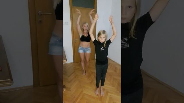 Движение рук с оттяжкой в Belly dance смотреть онлайн