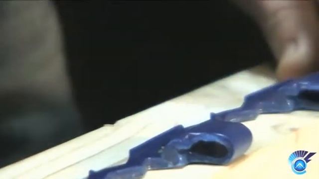 Монтаж шарнирной планки для пружины змейки смотреть онлайн