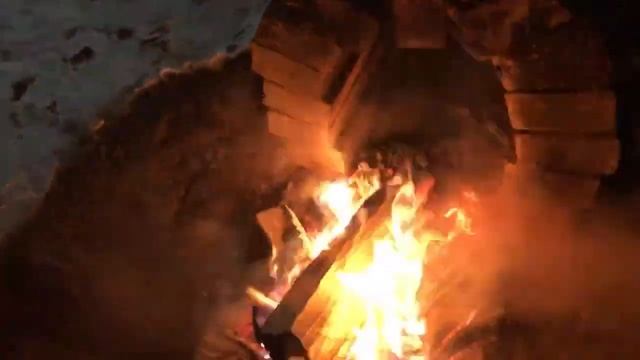 Обжиг глины подкидываю дрова смотреть онлайн