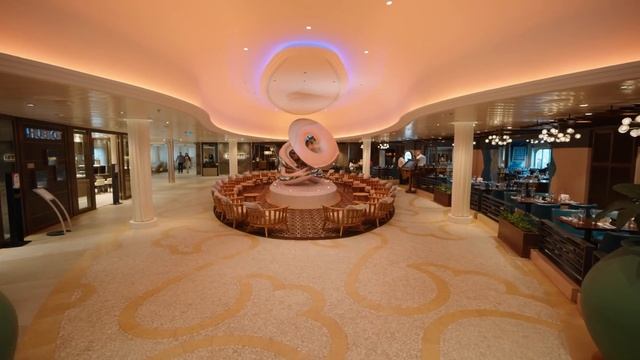 Royal Caribbean Anthem of the Seas Ship Tour - It's INCREDIBLE! смотреть онлайн