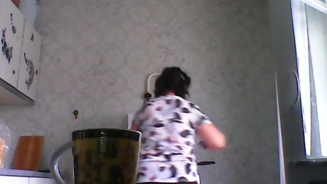 Как правильно сидеть за столом смотреть онлайн