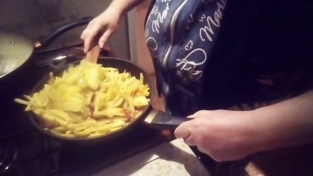 ПОЛНЫЙ  MUKBANG: ЧЕБУРЕКИ ПО - РУССКИ. ЖАРЕНАЯ КАРТОШКА. СУП МУЗЫКАЛЬНЫЙ.