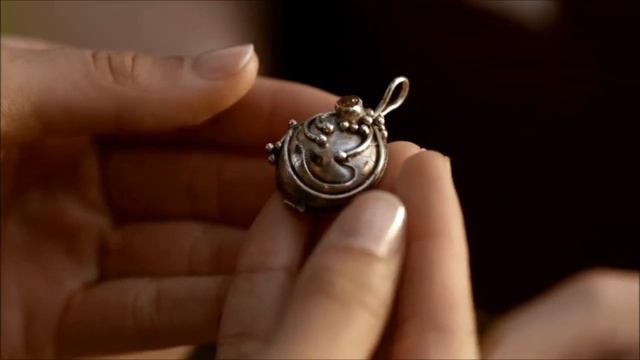 Stefan da UM COLAR a ELENA | The Vampire Diaries (1x03) смотреть онлайн