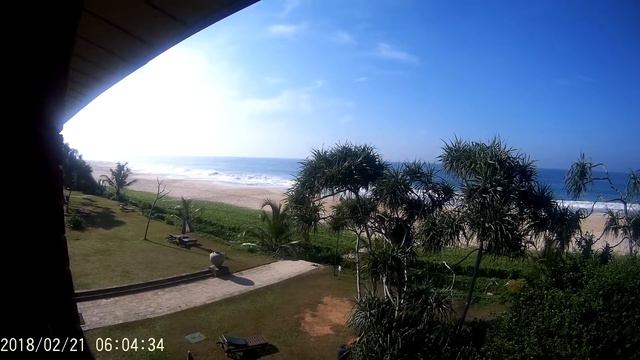 Вид с балкона отеля The Long Beach Resort 4* Коггала Шри-Ланка. Февраль 2018. смотреть онлайн
