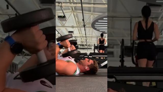 Модифицированный французский жим с гантелями на полу 14*12 смотреть онлайн