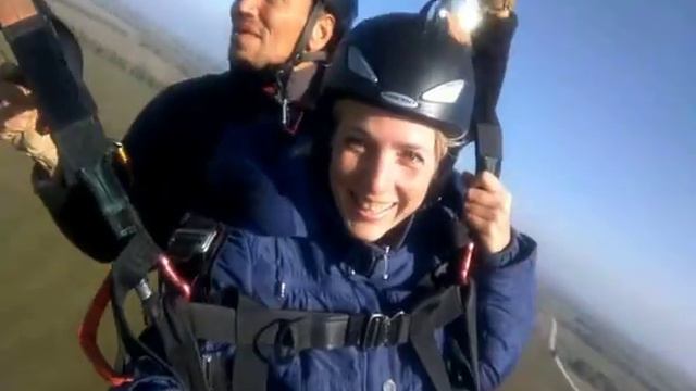 Полёт на параплане. Звуковая дорожка - гр. Ленинград, "Люди не летают" смотреть онлайн