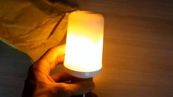 Очень крутая LED лампа с имитацией пламени