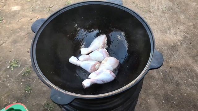 Курица С КАРТОШЕЧКОЙ В КАЗАНЕ НА КОСТРЕ???? смотреть онлайн