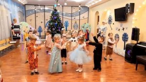 средняя группа танец Заводные игрушки