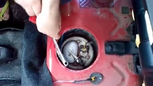 Замена бензонасоса (топливного насоса) на Фиат Панда смотреть онлайн
