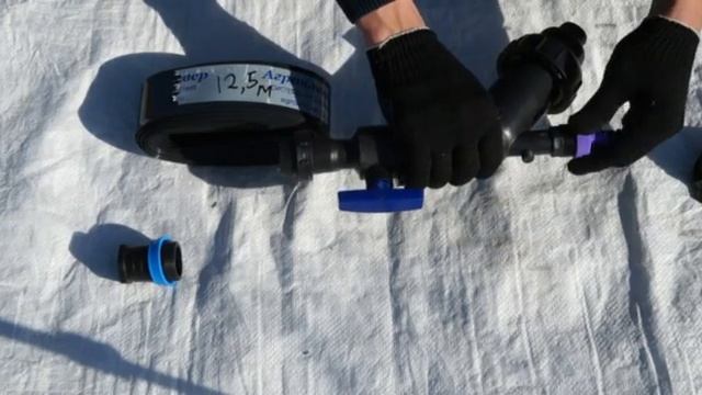 Полив разбрызгивающим шлангом смотреть онлайн