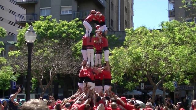 Castellers de Barcelona: 4d6 Nou de la Rambla a Barcelona 03/05/2014 смотреть онлайн