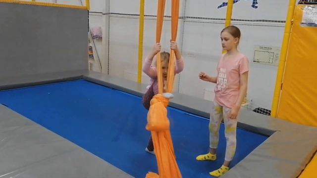 Воздушные полотна - Воздушная гимнастика для детей смотреть онлайн