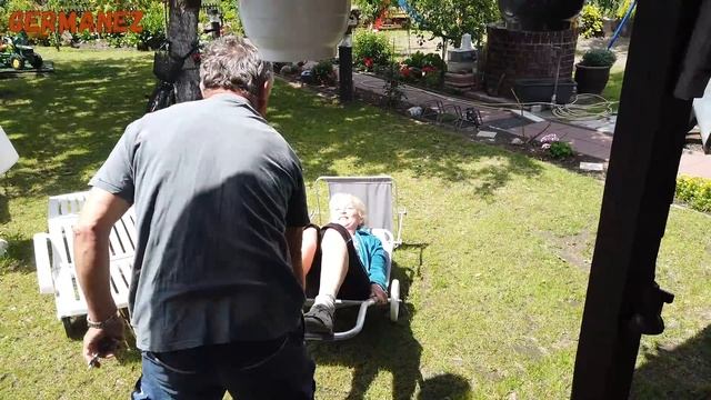 Дачи в Германии попроведали Бомжа завезли покушать #жизньвгермании#бомживгермании смотреть онлайн