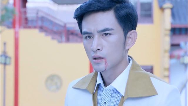 共軍士兵獨自阻攔30個敵人，寡不敵眾受重傷，最後一刻在身體下藏手雷，死也要拉幾個墊背！⚔️ 抗日 смотреть онлайн