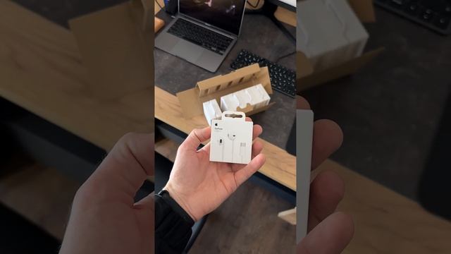 Проводные Apple EarPods с коннектором USB-C ?? смотреть онлайн