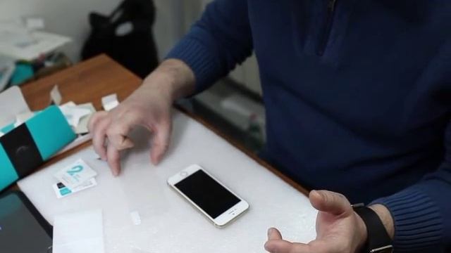 Как правильно наклеить защитное стекло на телефон смотреть онлайн