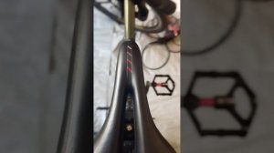 Опускается подседельный штырь в раме, есть решение. 2 способ