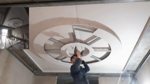 Фигурный потолок из гипскартона .