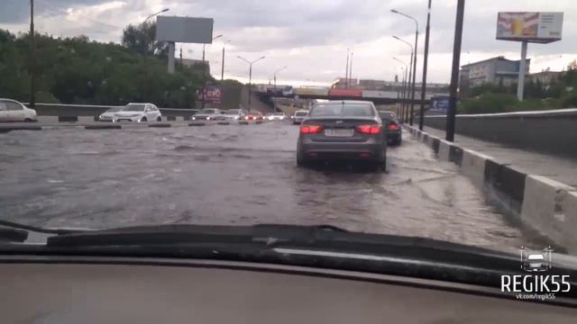 Фрунзенский мост затопило, Омск (17 июня 2016) смотреть онлайн