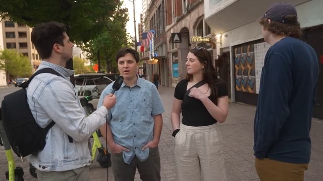 Asking Strangers Why They Have No Friends смотреть онлайн